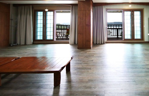 Yongnam-myeon Condo | Tongyeong Paper Island Pension