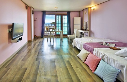 Yongnam-myeon Condo | Tongyeong Paper Island Pension