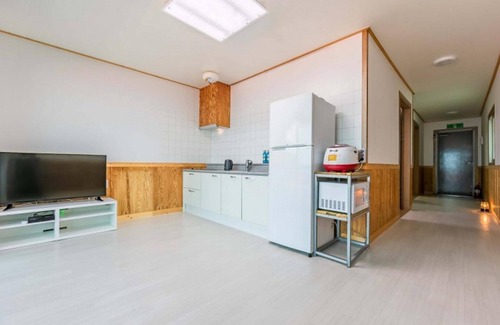 Tongyeong House | Tongyeong Saryangdo Don Quixote Pension