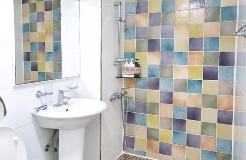 Yanghwa House | Tongyeong Slobbie Guest House