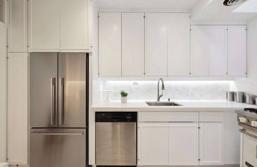 Downtown San Francisco Cabin | Tony Bennett Suite, Charming Private Suite with balcony in lovely San Francisco