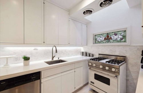 Downtown San Francisco Cabin | Tony Bennett Suite, Charming Private Suite with balcony in lovely San Francisco