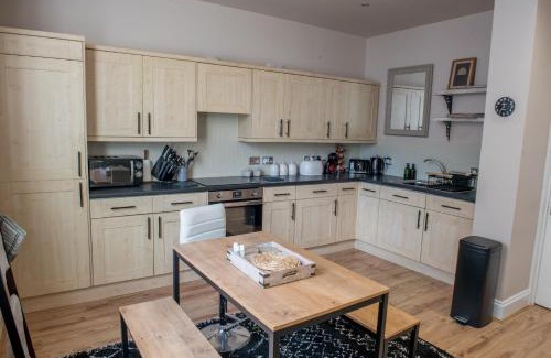 Ipswich Apartment | Toothbrush Apartments - 2 Bed/2 Bath House with parking, town centre