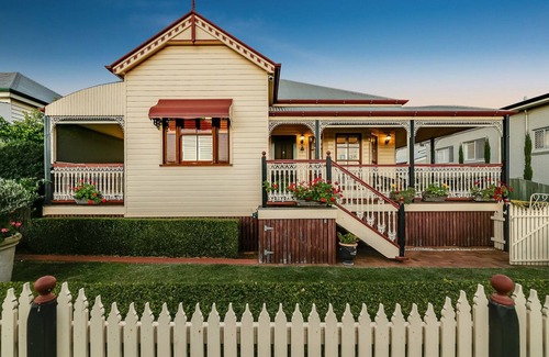 East Toowoomba House | Toowoomba CBD, sleeps 8, opposite Queens Park