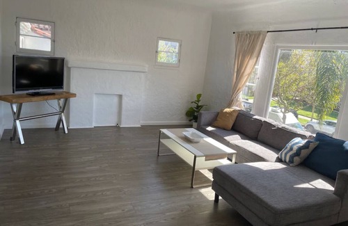 Pico - Robertson Apartment | Top, best location & updated home in LA