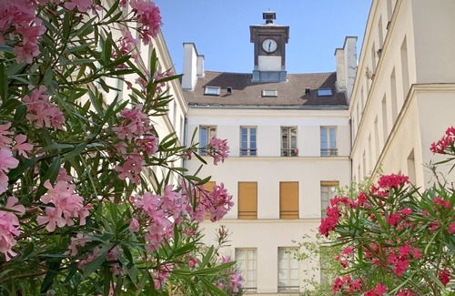 Quartier Saint-Ambroise Apartment | Top cozy apartment in the Upper Marais Area