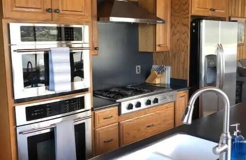Gold Beach Apartment | Top Deck on the Rogue