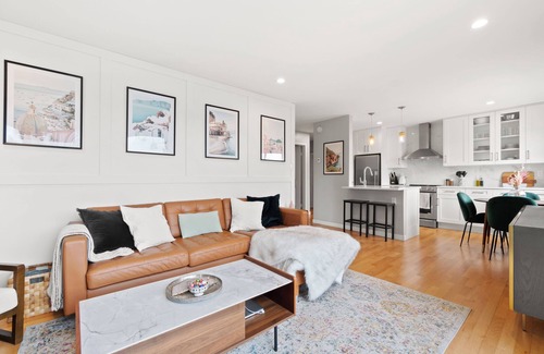Fairview Condo | Top floor 1 bedroom Kitsilano apartment with ocean views
