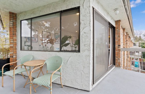 Fairview Condo | Top floor 1 bedroom Kitsilano apartment with ocean views