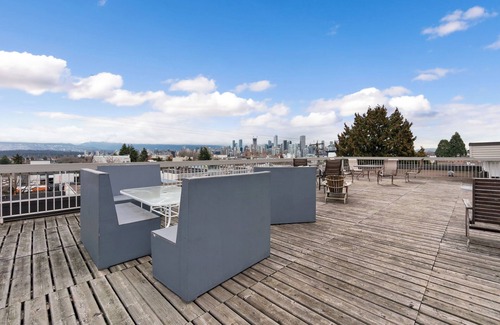 Fairview Condo | Top floor 1 bedroom Kitsilano apartment with ocean views