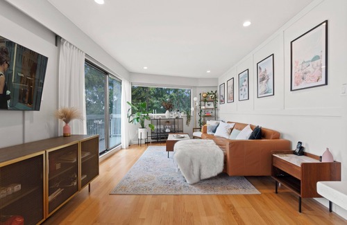 Fairview Condo | Top floor 1 bedroom Kitsilano apartment with ocean views