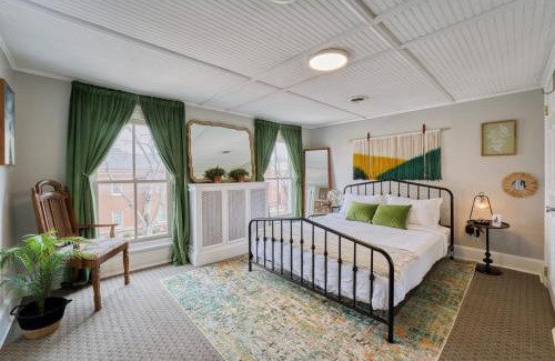 Capitol Hill Apartment | Top-Floor 1BR in Historic Capitol Hill