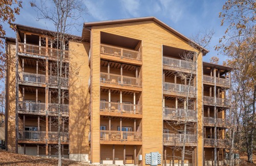 Indian Point Condo | Top Floor 2BR Condo w/Pool Access & Views