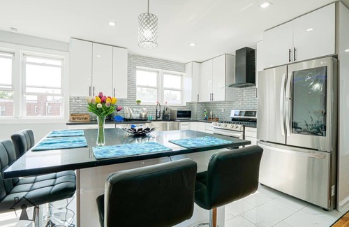East Flatbush House | Top floor 3bdrm 1.5 bathroom apartment w/Balcony