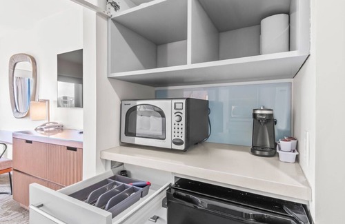 Ala Moana Apartment | Top Floor Ala Moana w Amazing Views w/Balcony MAIN