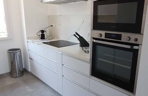 Saint-Jean-de-Luz Apartment | Top floor apartment close to the sea with quiet balcony