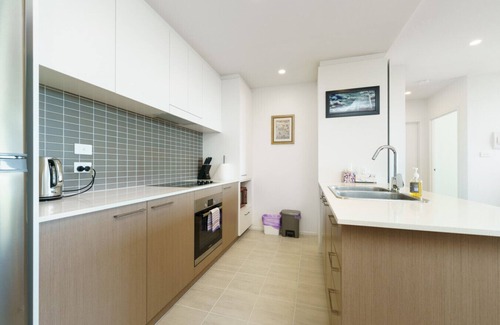 Phillip Apartment | Top-Floor Apartment Near Shops and Arboretum views