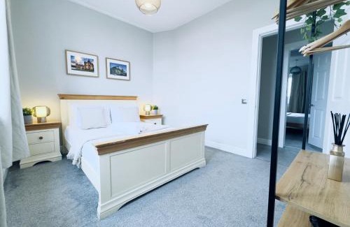 Gorgie Apartment | Top Floor Apartment with Castle Views