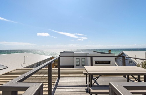 Frankston Apartment | Top Floor Beach Retreat Apartment