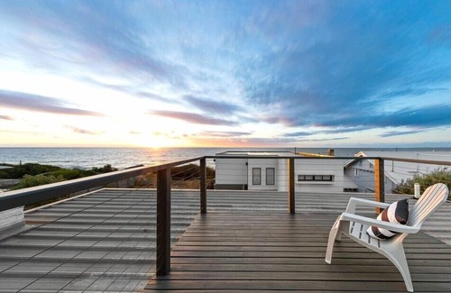 Frankston Apartment | Top Floor Beach Retreat Apartment