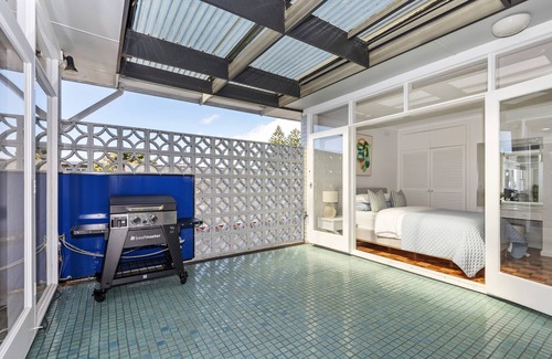 Frankston Apartment | Top Floor Beach Retreat Apartment