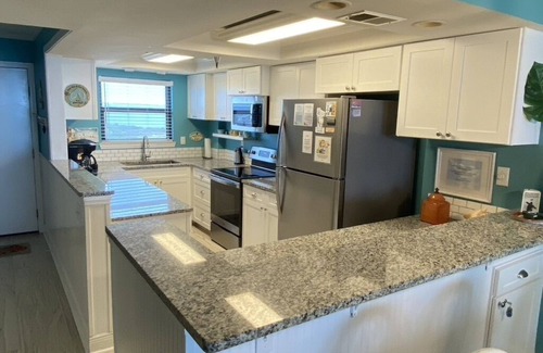 Navarre Beach Condo | Top Floor, Beach Style, Modernized. a Vacation to Remember