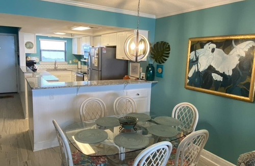 Navarre Beach Condo | Top Floor, Beach Style, Modernized. a Vacation to Remember