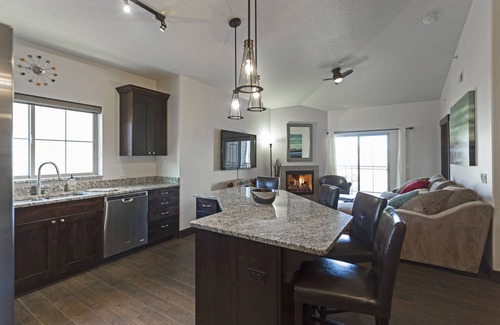 Bear Hollow Village Apartment | Top Floor Condo! 3BD/2BA Park city ski condo - Sleeps 7