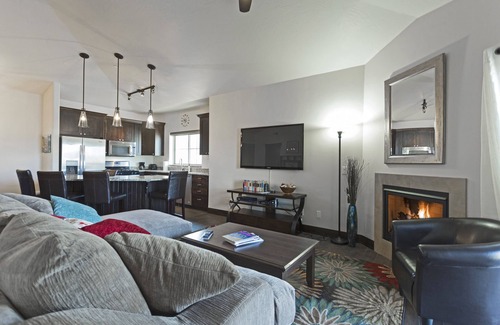 Bear Hollow Village Apartment | Top Floor Condo! 3BD/2BA Park city ski condo - Sleeps 7