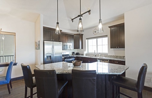 Bear Hollow Village Apartment | Top Floor Condo! 3BD/2BA Park city ski condo - Sleeps 7
