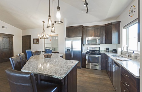 Bear Hollow Village Apartment | Top Floor Condo! 3BD/2BA Park city ski condo - Sleeps 7