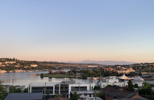 Eastlake Condo | Top Floor Condo - Lake View - Parking - Close to Downtown Seattle