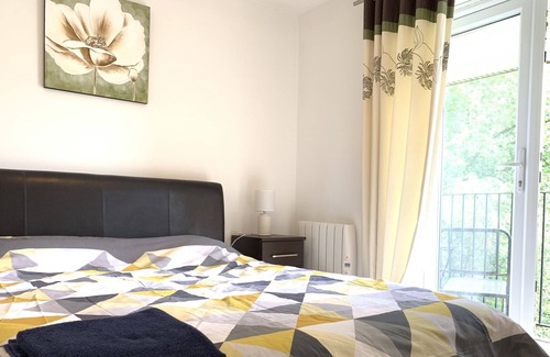 Littleover Apartment | Top Floor Exclusive - With Balcony