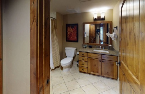Tamarack Condo | Top Floor Lake View | Resort Amenities