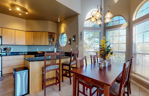 Highland Lake Estates Condo | Top Floor - Largest Size 1 Bedroom - 1.5 Bath Villa (Sleeps 4)