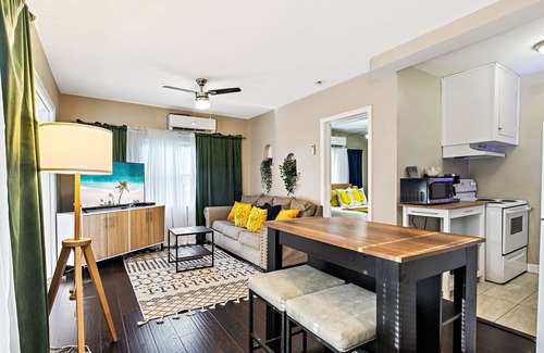 Crescent Lake Apartment | Top-Floor Lookout: Bright, Pet-Friendly 1BR with King Bd and Full-Size Sofa Bd