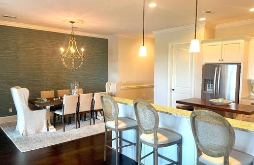 Darien Condo | Top Floor luxury 3-bedroom condo w/river and marsh views - Walk to dining.