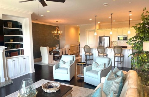Darien Condo | Top Floor luxury 3-bedroom condo w/river and marsh views - Walk to dining.