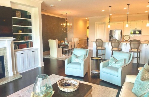 Darien Condo | Top Floor luxury 3-bedroom condo w/river and marsh views - Walk to dining.