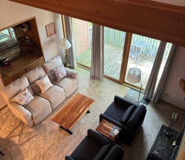 Bellaire House | Top Floor Luxury, Sauna, Private Pool, Lake Bellaire Beach, 5 beds, 4 full bath