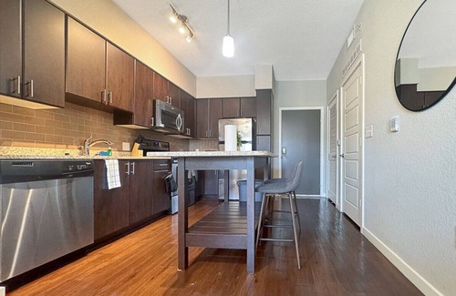 Historic Old Northeast Apartment | Top Floor Luxury Living, Downtown St. Pete