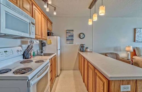 Lincoln City Condo | Top Floor Oceanfront Suite - Sleeps 5 - Pool and Sauna!