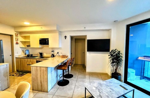 San Jose Apartment | Top-floor overlooking uptown with AC & parking