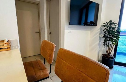 San Jose Apartment | Top-floor overlooking uptown with AC & parking
