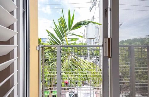 South Pointe Condo | TOP FLOOR 'PENTHOUSE' 2BED/2BATH
