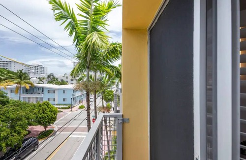 South Pointe Condo | TOP FLOOR 'PENTHOUSE' 2BED/2BATH