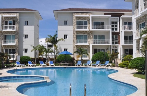 La Esplanada Apartment | Top-floor quiet condo with large pool and garden near everything, BBQ/WiFI/TV