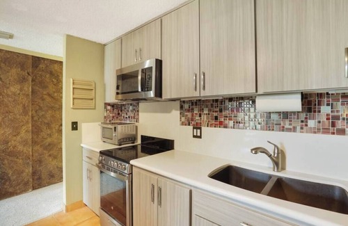 Point Loma Heights Condo | Top Floor, Resort Amenities, Rain Shower