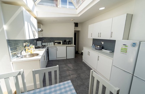 Selly Oak Apartment | Top floor studio close to City!
