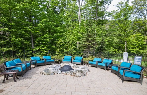 Stowe Area Apartment | Top Floor Studio, North Wing, Lodge @ Spruce Peak
